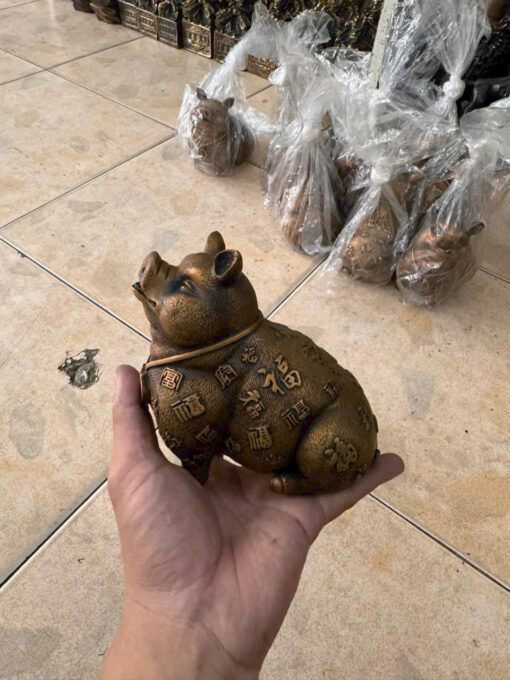 Heo chữ bằng đồng