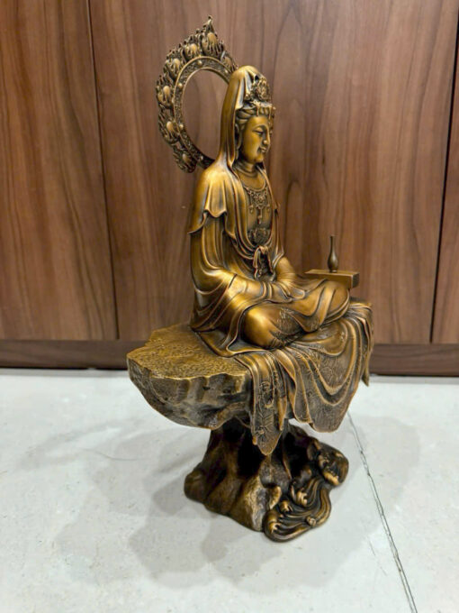 Tượng đồng Quan Âm vi tiếu ( tự tại)