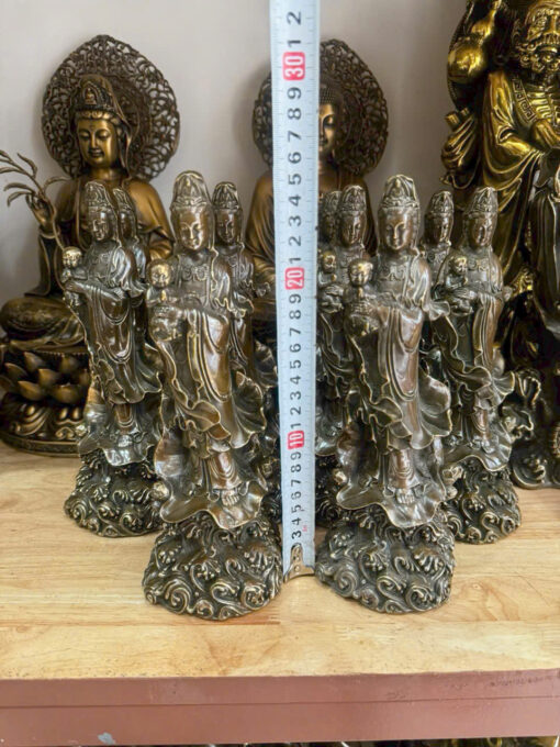 Tượng đồng quan âm tống tử đứng