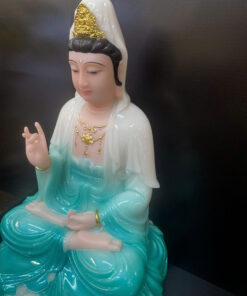 Tượng Quan Âm Bồ Tát ngồi tòa sen bột đá – góc nghiêng trái