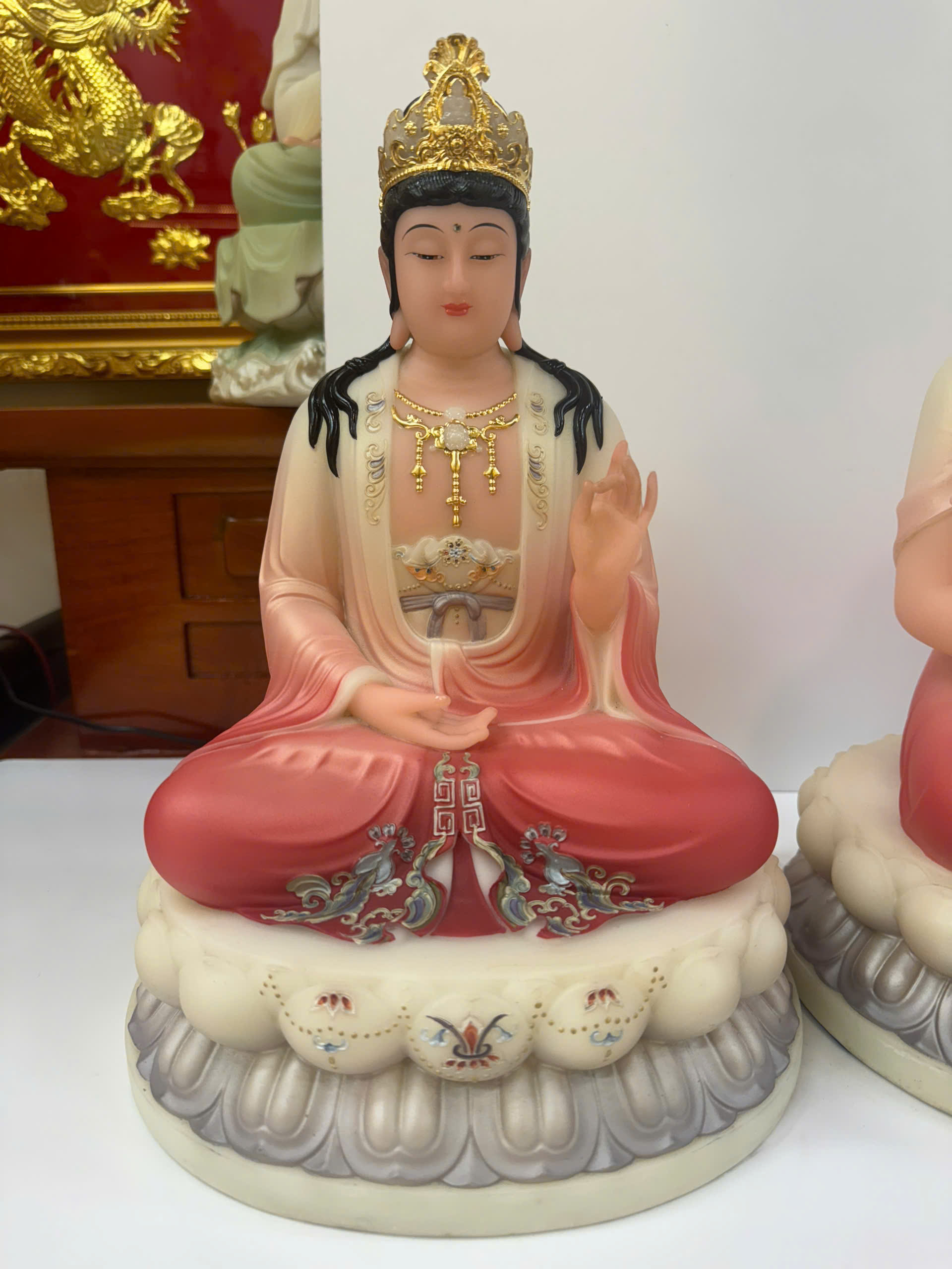 Tây Phương Tam Thánh Áo Hồng Đỏ Vẽ Tay Ngồi Tòa Sen Bột Đá 12 inch (30cm) - Ảnh 5
