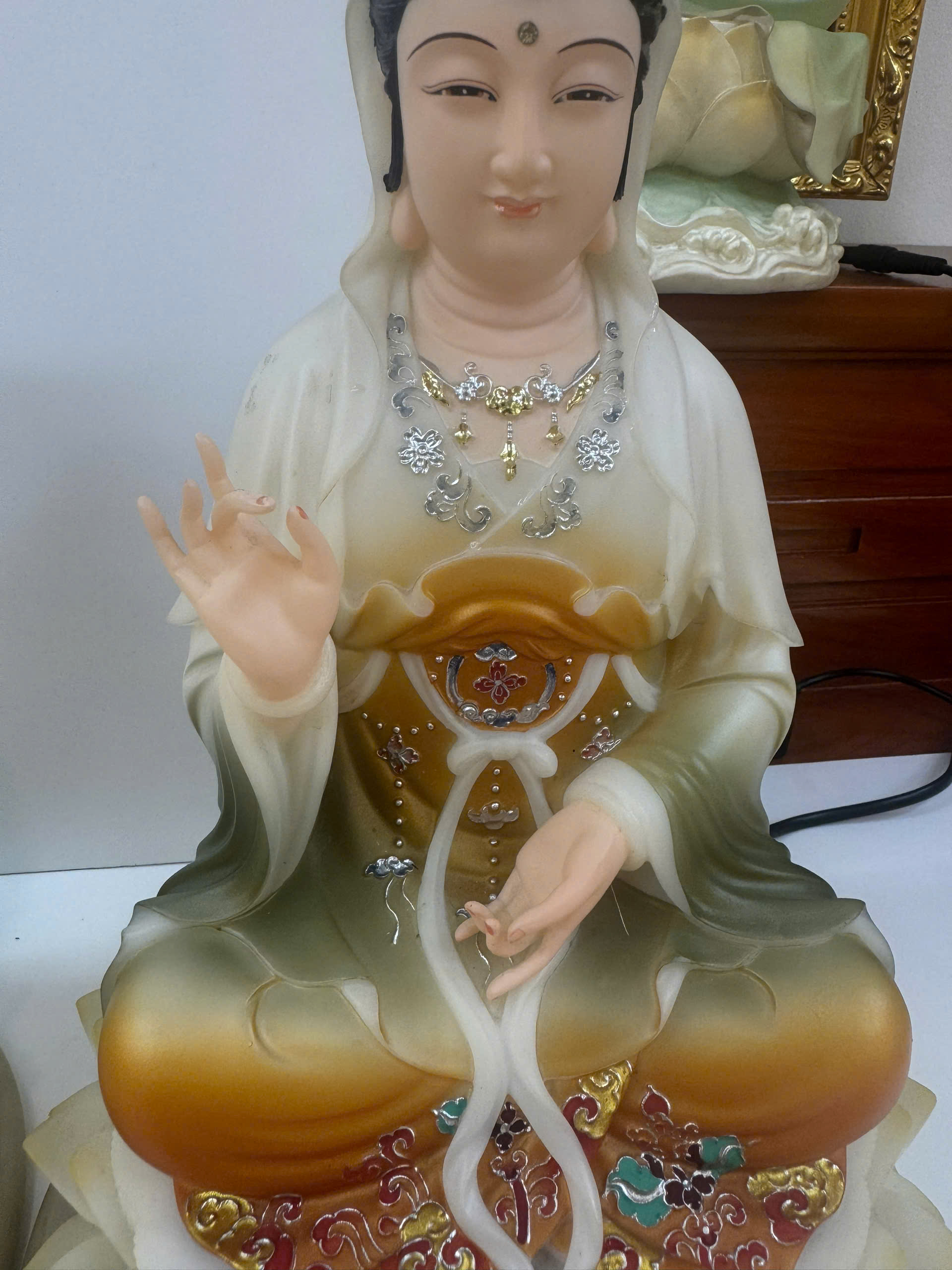 Tượng Tây Phương Tam Thánh Áo Vàng Phối Xanh Ngồi Tòa Sen Trắng Bột Đá 12inch (30cm) - Ảnh 19