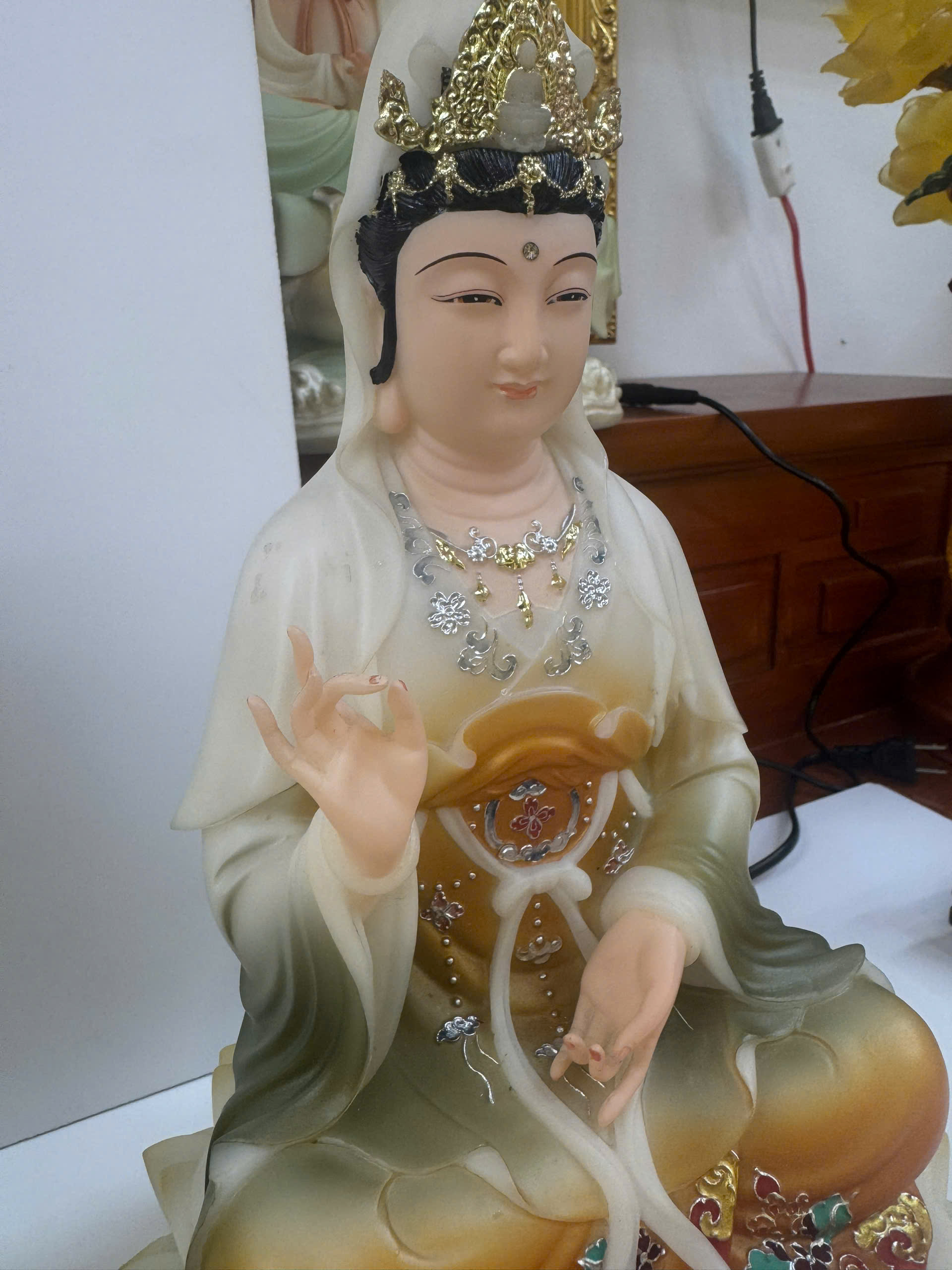 Tượng Tây Phương Tam Thánh Áo Vàng Phối Xanh Ngồi Tòa Sen Trắng Bột Đá 12inch (30cm) - Ảnh 17