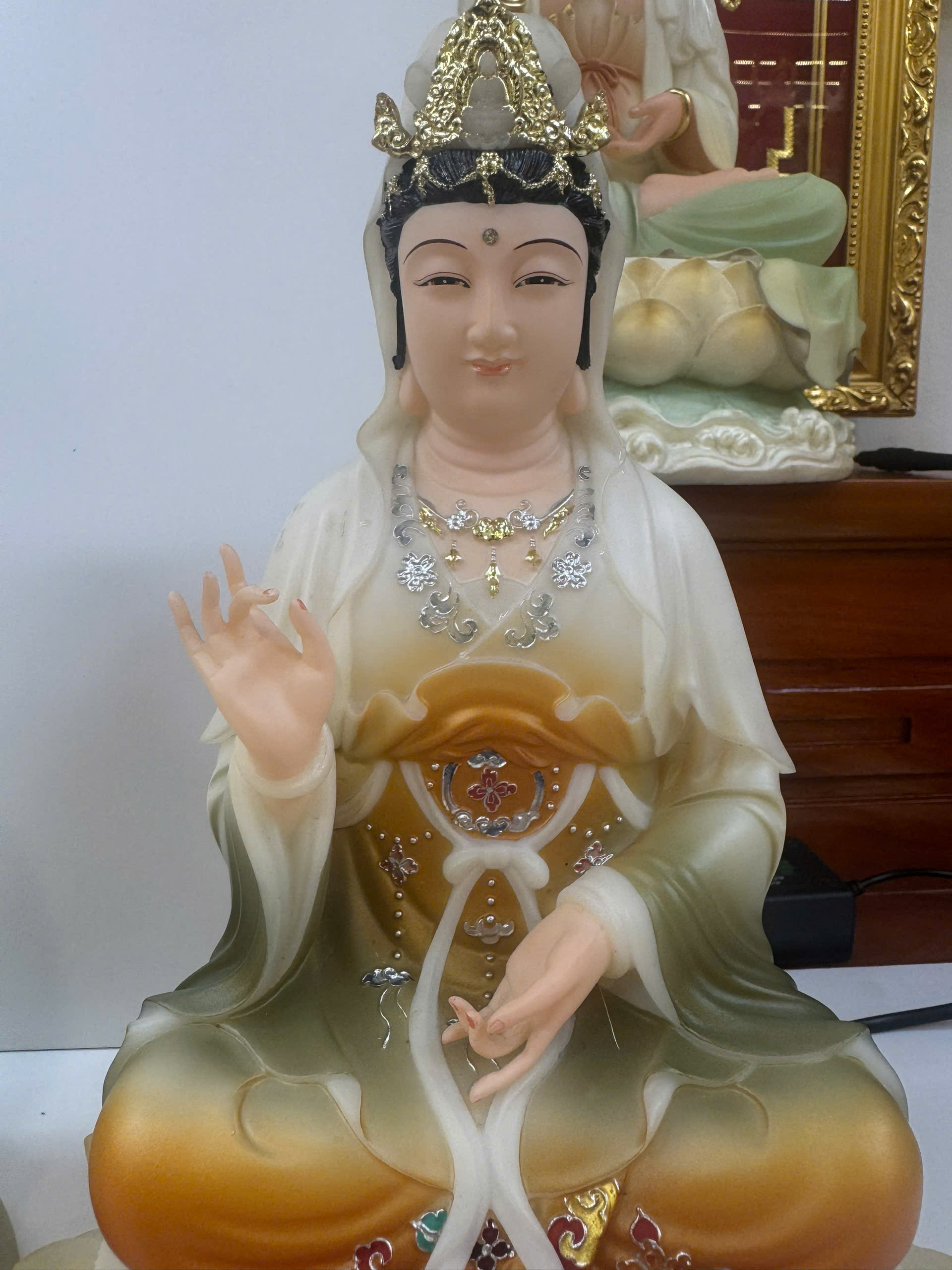 Tượng Tây Phương Tam Thánh Áo Vàng Phối Xanh Ngồi Tòa Sen Trắng Bột Đá 12inch (30cm) - Ảnh 16