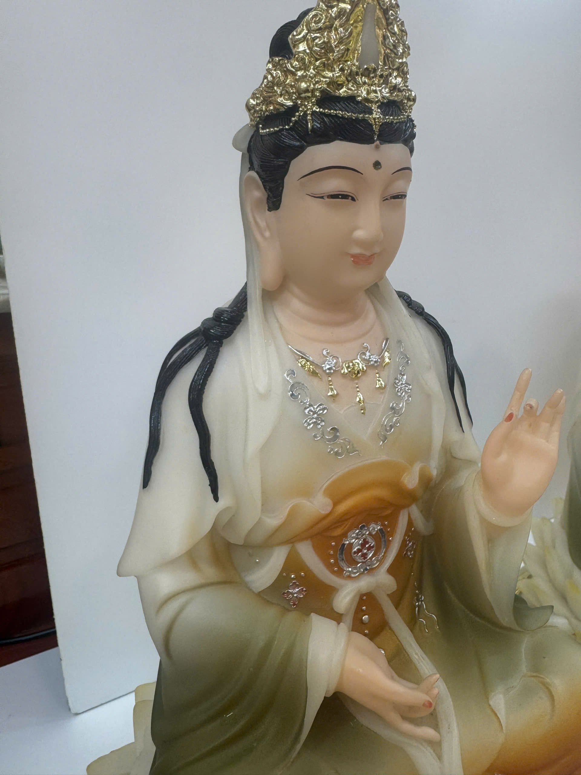 Tượng Tây Phương Tam Thánh Áo Vàng Phối Xanh Ngồi Tòa Sen Trắng Bột Đá 12inch (30cm) - Ảnh 6