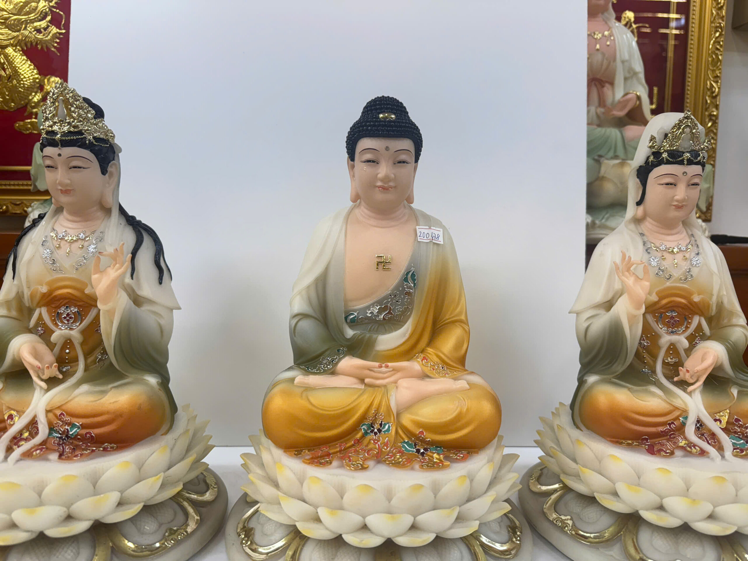Tượng Tây Phương Tam Thánh Áo Vàng Phối Xanh Ngồi Tòa Sen Trắng Bột Đá 12inch (30cm) - Ảnh 3