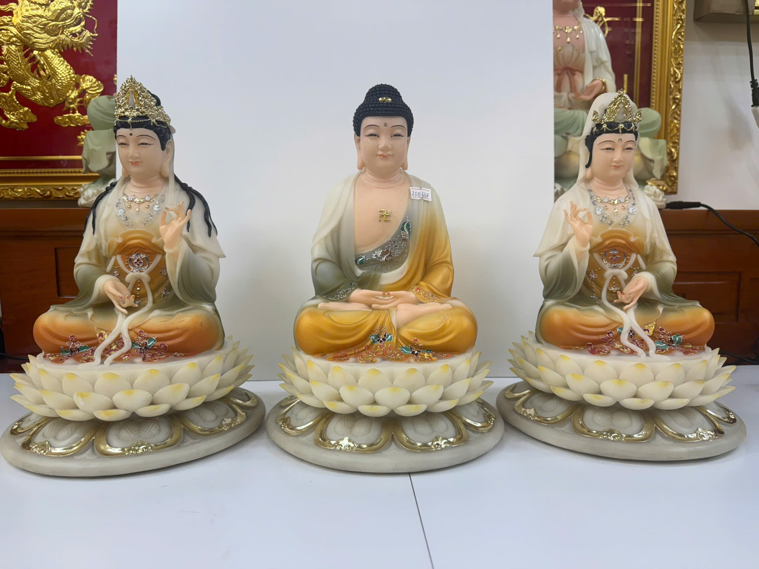 Tượng Tây Phương Tam Thánh Áo Vàng Phối Xanh Ngồi Tòa Sen Trắng Bột Đá 12inch (30cm)