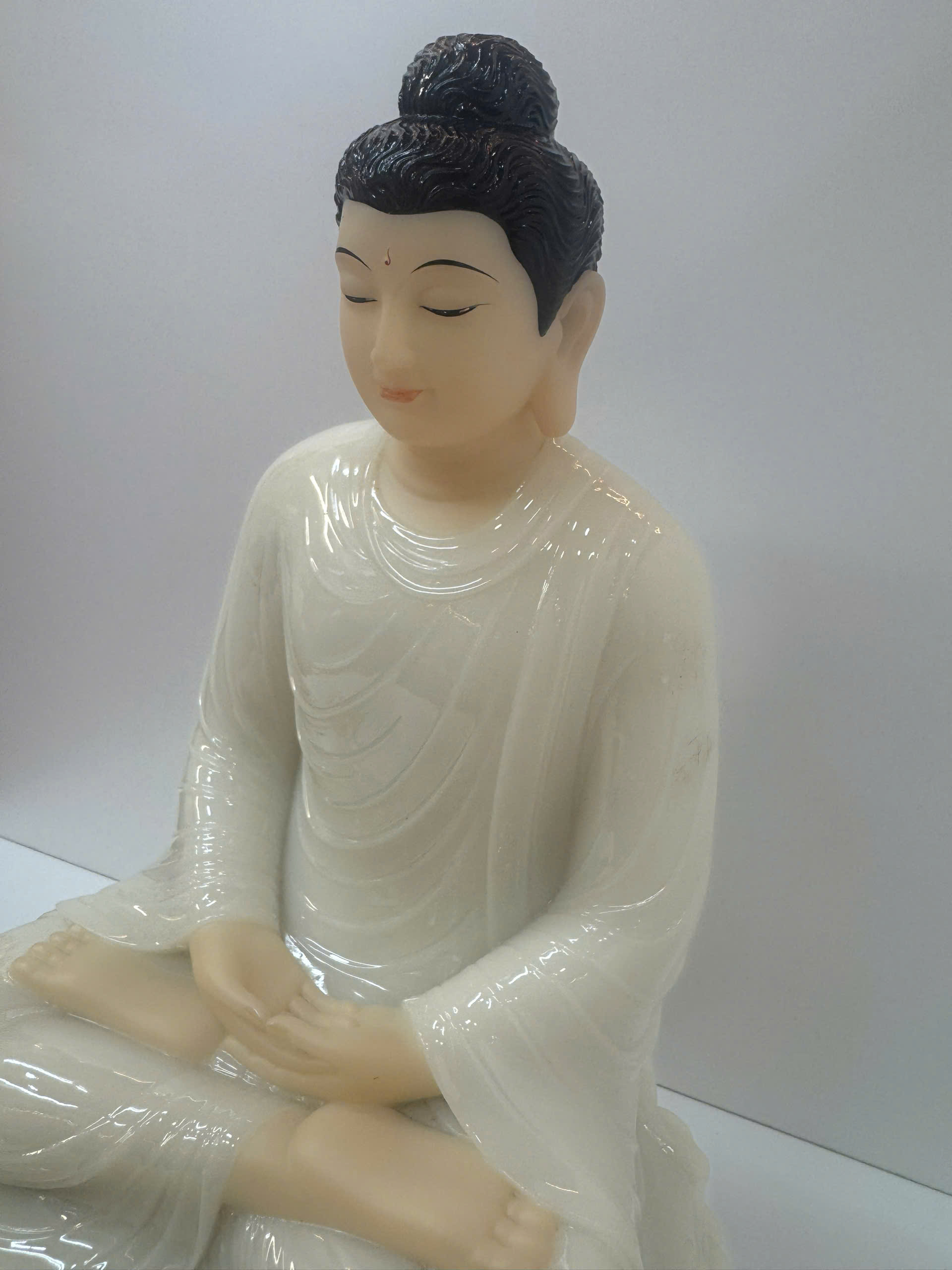 Tượng Phật Bổn Sư Áo Trắng Ngồi Tòa Sen Viền Vàng Bột Đá 3 tấc (30cm) - Ảnh 4