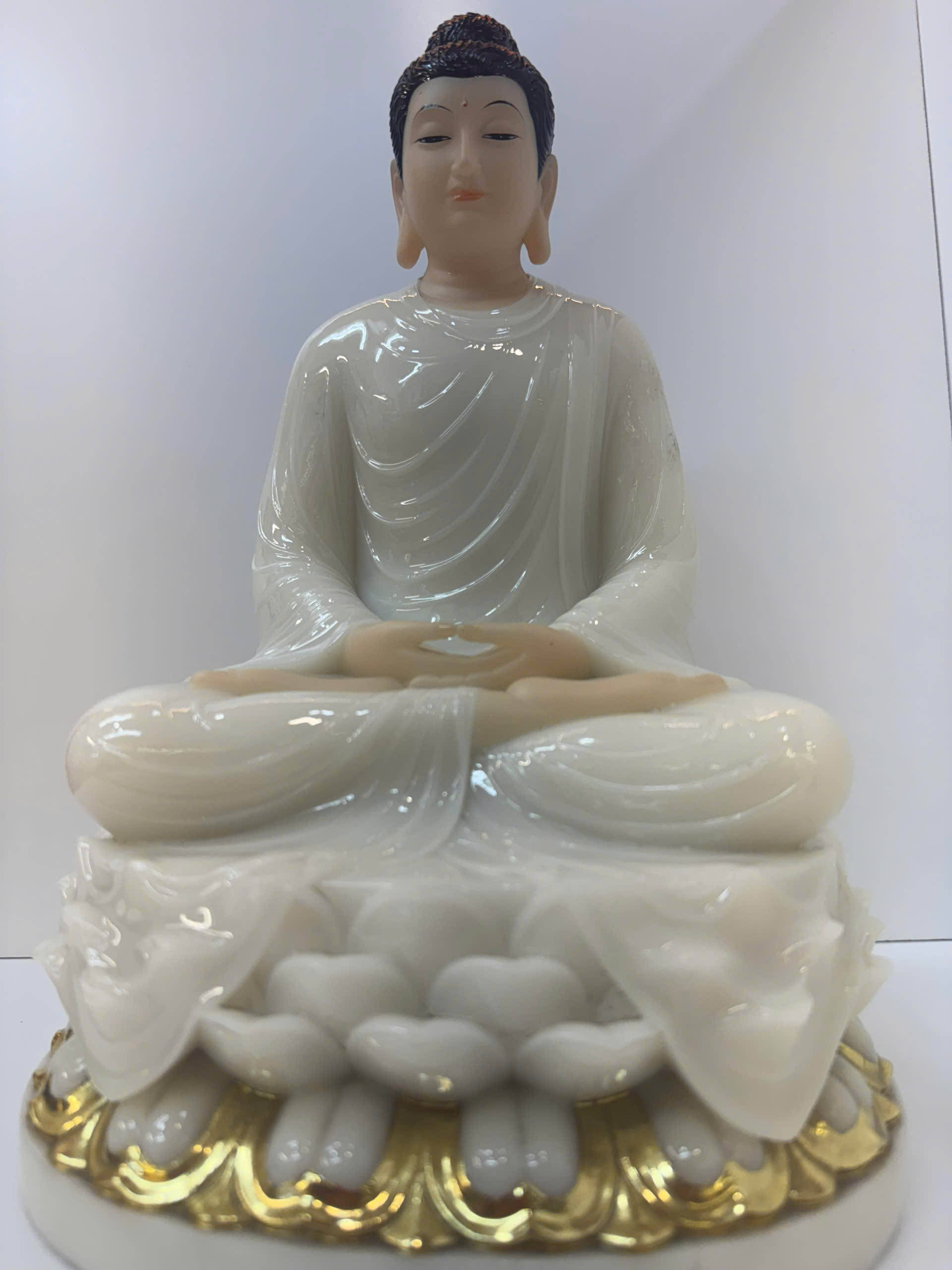 Tượng Phật Bổn Sư Áo Trắng Ngồi Tòa Sen Viền Vàng Bột Đá 3 tấc (30cm)