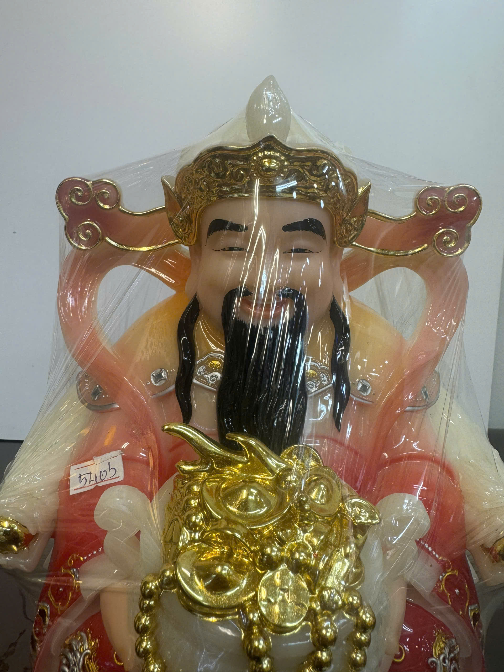 Thần Tài Áo Đỏ Ôm Chậu Tụ Bảo Ngồi Ngai Trắng Ngọc Bột Đá 12in (30cm) - Ảnh 3