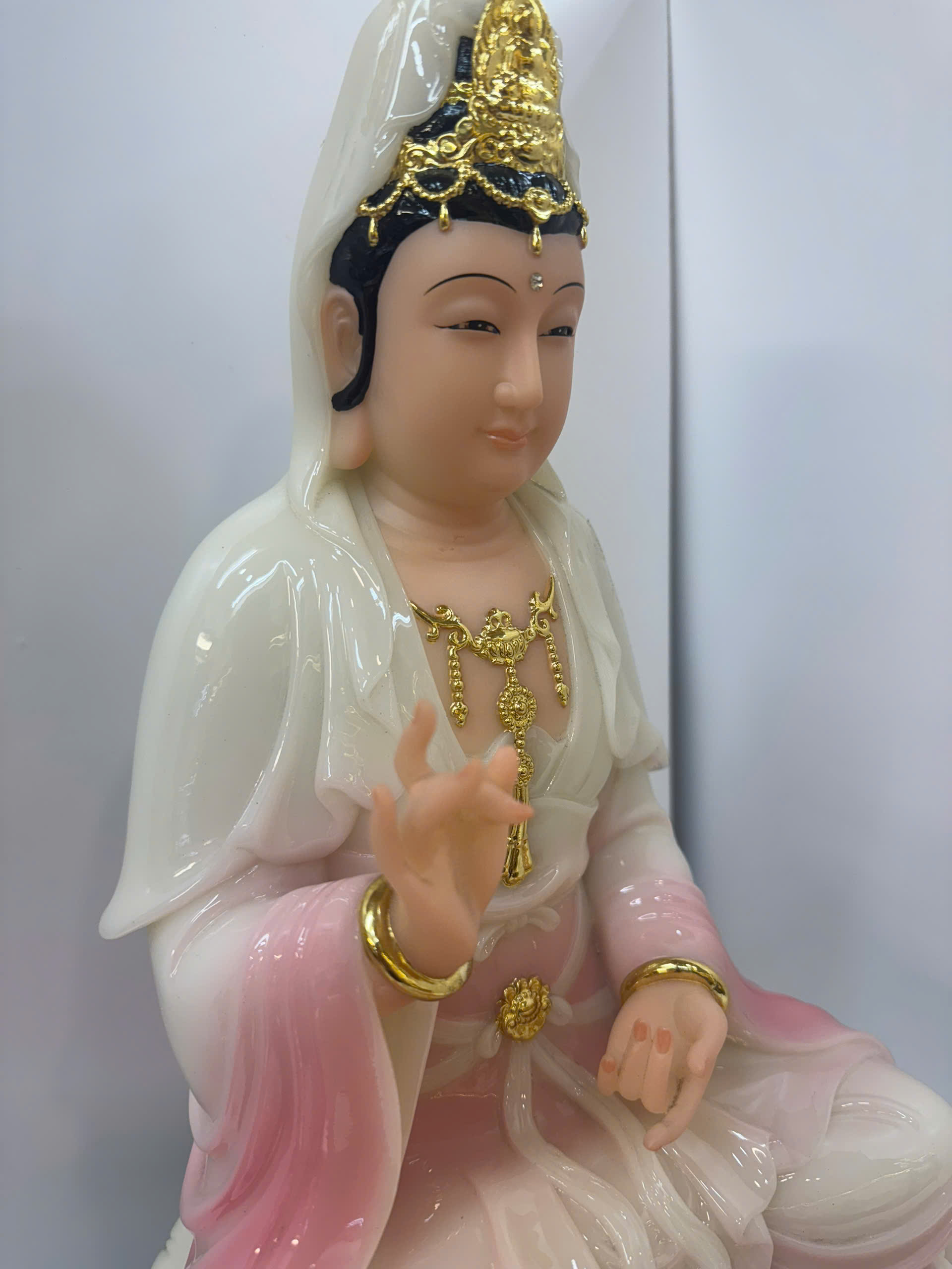 Tượng Quan Âm Bồ Tát Áo Trắng Hồng Ngồi Đài Sen Sóng Nước Bột Đá 4 tấc (40cm) - Ảnh 4