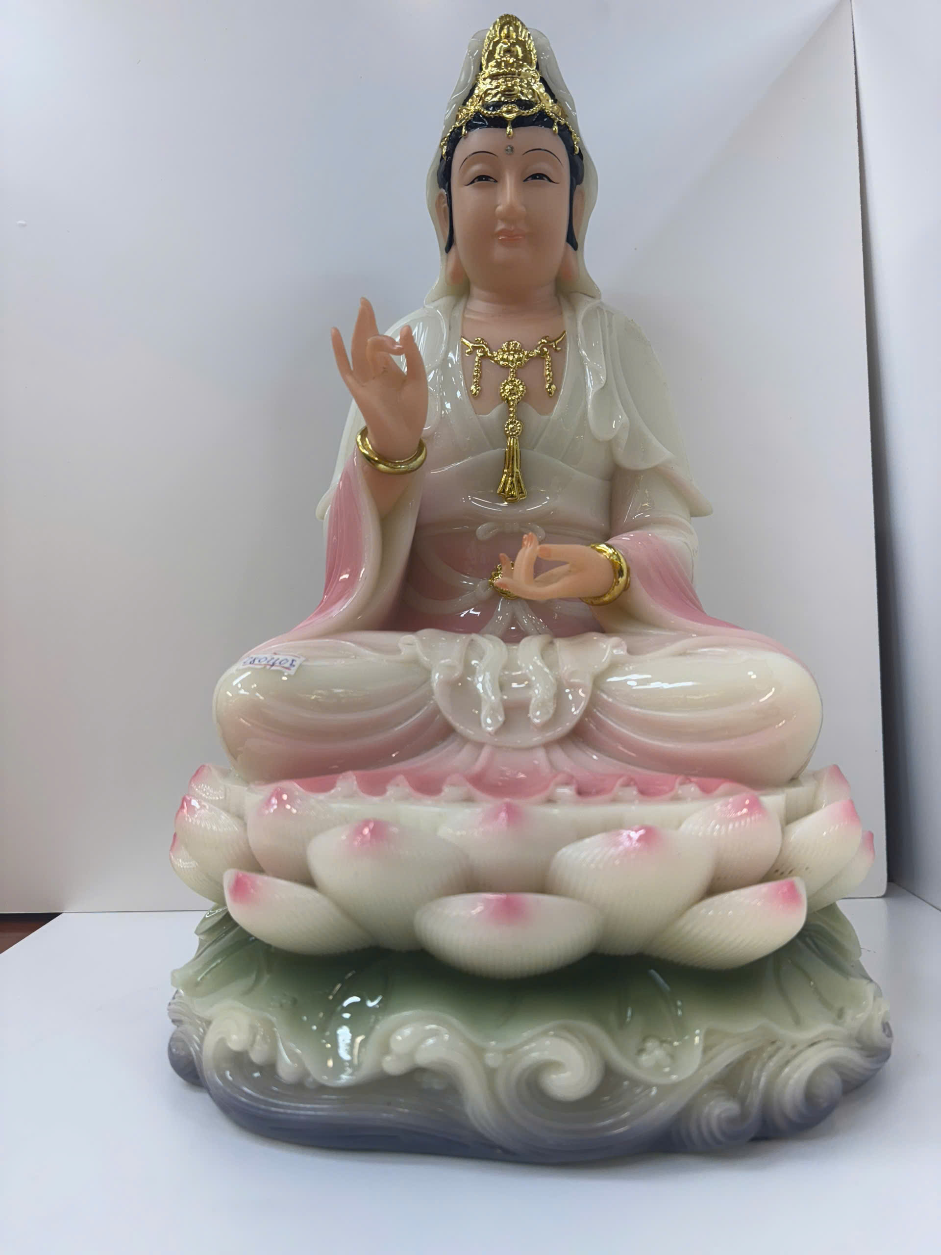 Tượng Quan Âm Bồ Tát Áo Trắng Hồng Ngồi Đài Sen Sóng Nước Bột Đá 4 tấc (40cm)