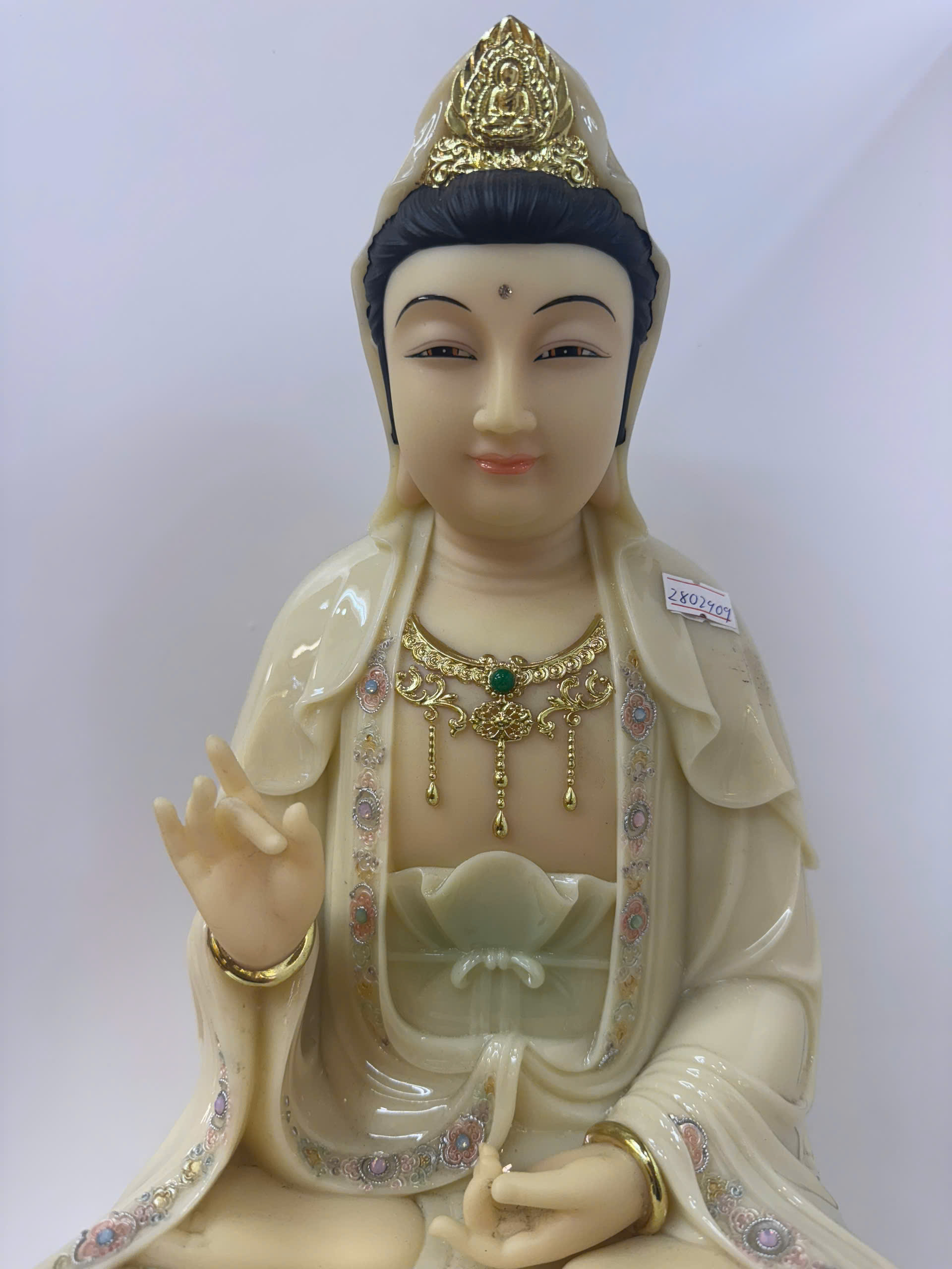 Tượng Quan Âm Bồ Tát Áo Ngà Đính Đá Ngồi Tòa Sen Bột Đá 4 tấc (40cm) - Ảnh 4