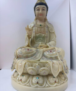Alternative view of Tượng Quan Âm Bồ Tát Áo Ngà Đính Đá Ngồi Tòa Sen Bột Đá 4 tấc (40cm)