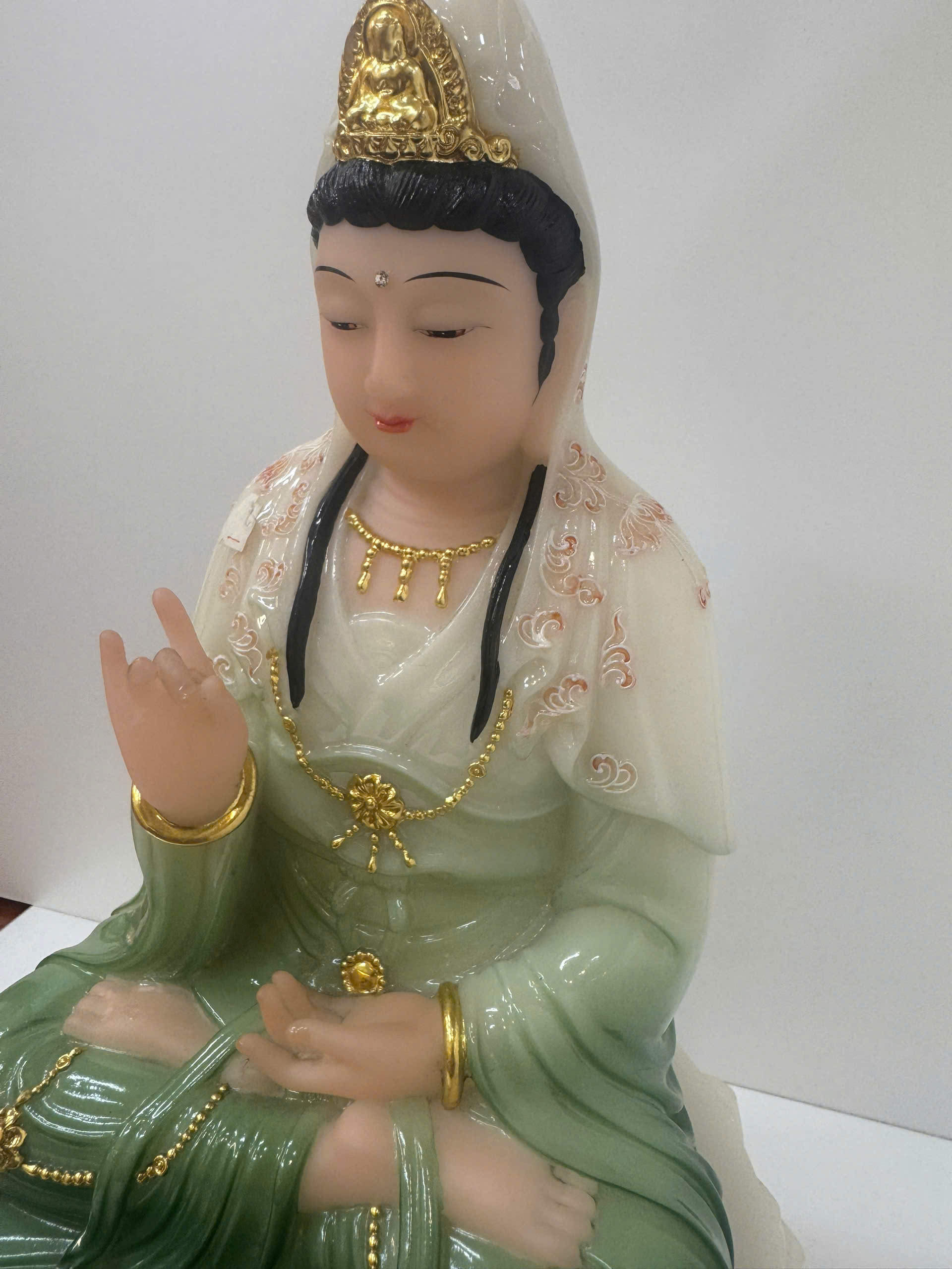 Tượng Quan Âm Bồ Tát Áo Xanh Lá Dát Vàng Ngồi Tòa Sen Bột Đá 3 tấc (30cm) - Ảnh 6