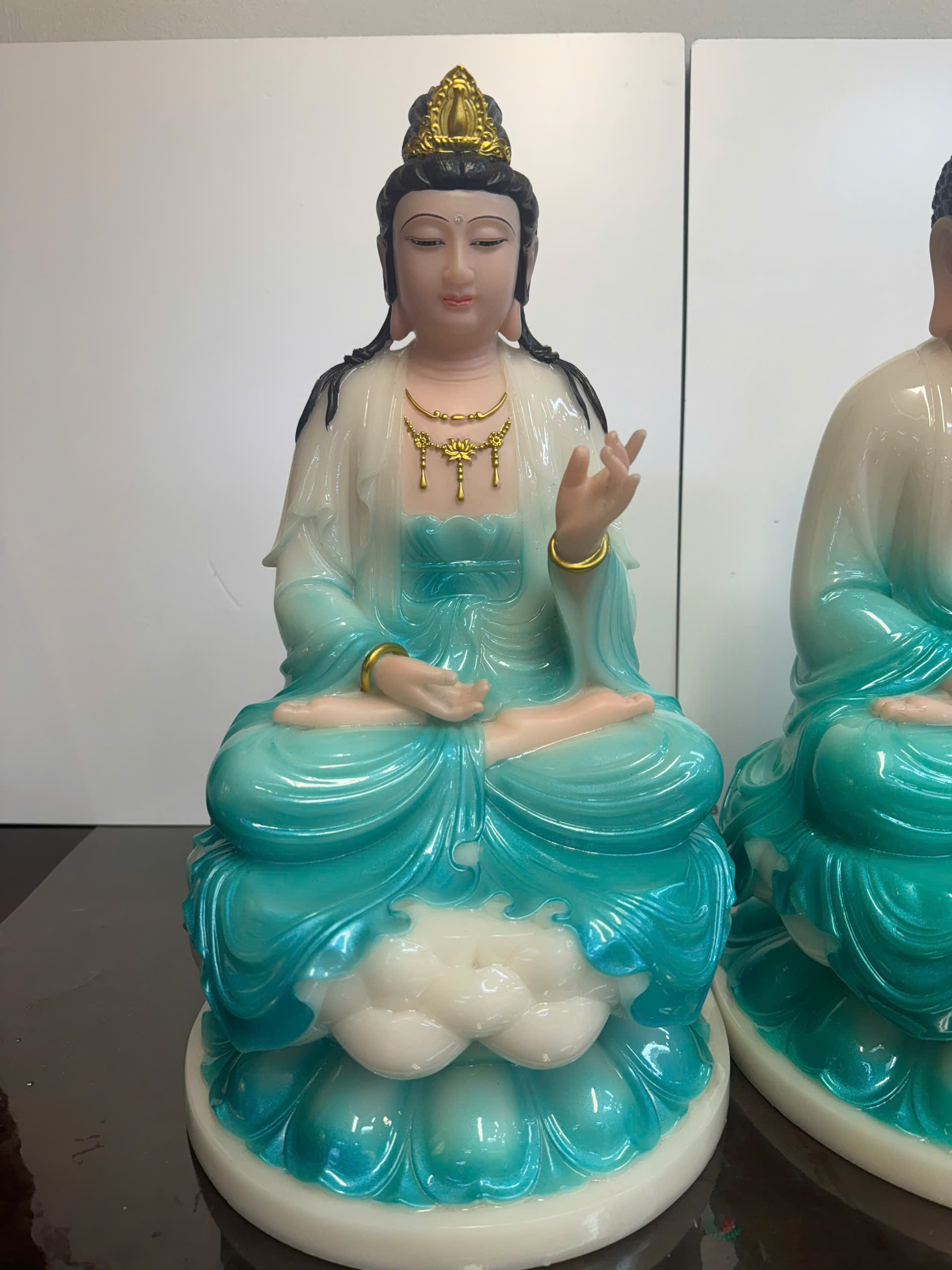 Tây Phương Tam Thánh Áo Trắng Phối Xanh Ngọc Lam Ngồi Tòa Sen Bột Đá - Ảnh 12
