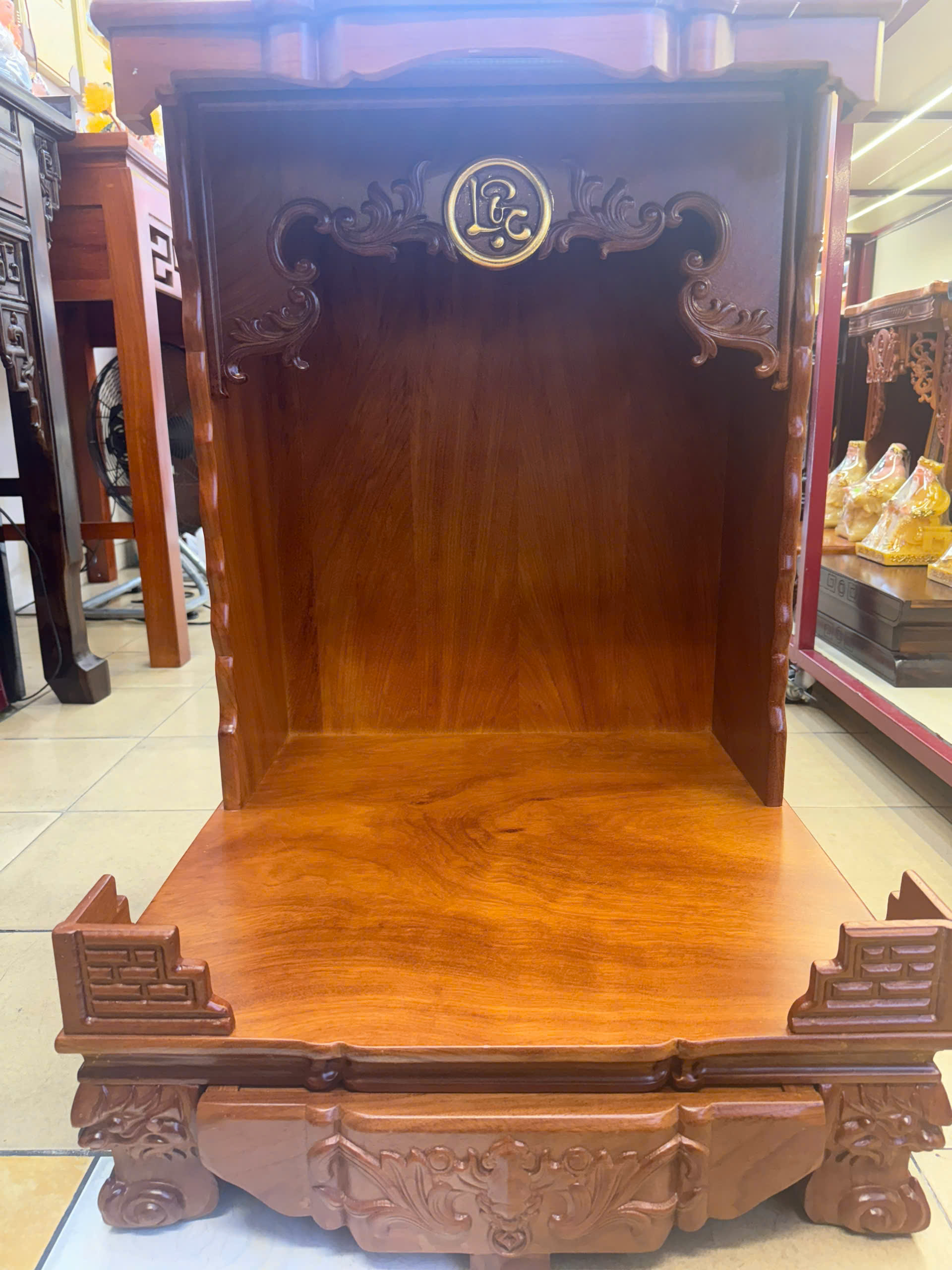 Trang Thần Tài Gỗ Đỏ Chạm Chữ Lộc Chân Quỳ Có Ngăn Kéo - Ảnh 6