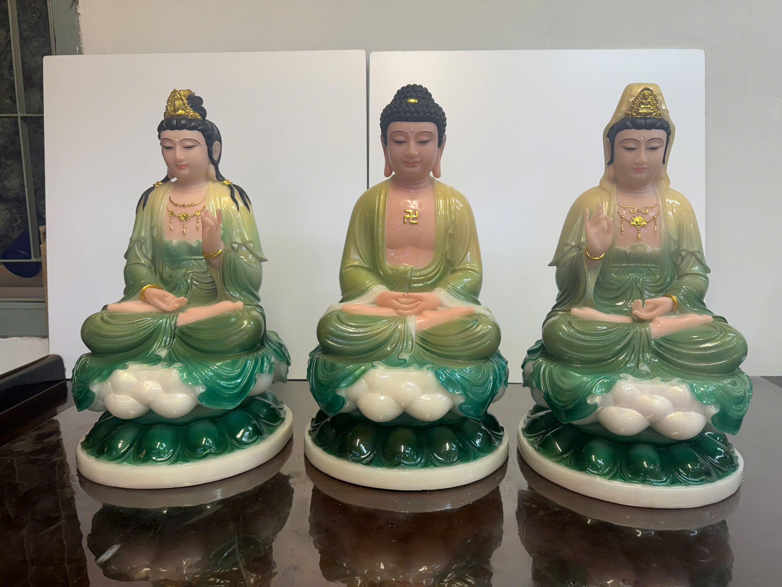 Tây Phương Tam Thánh Áo Xanh Lá Ngồi Tòa Sen Bột Đá 4 tấc (40cm)