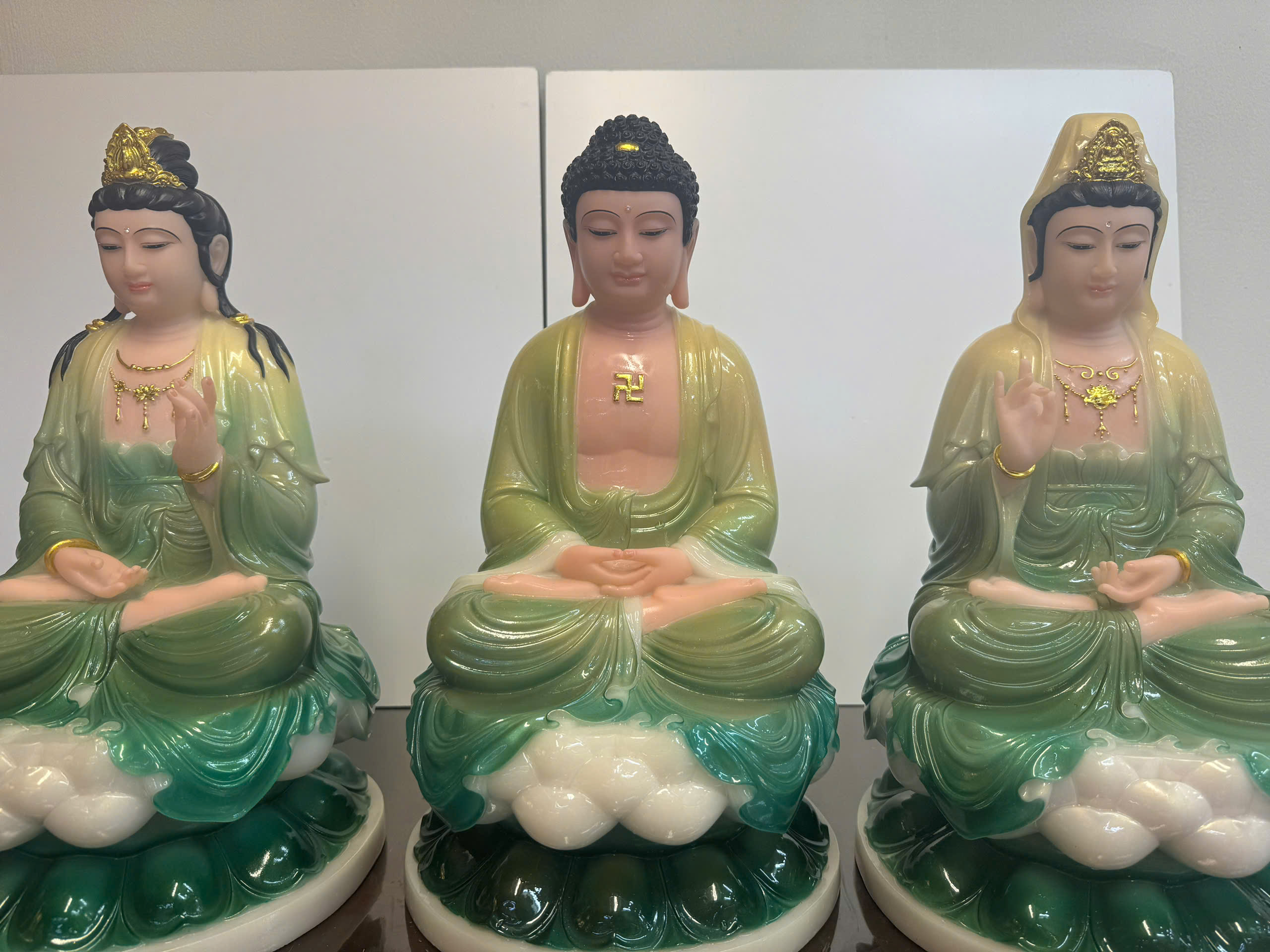 Tây Phương Tam Thánh Áo Xanh Lá Ngồi Tòa Sen Bột Đá 4 tấc (40cm) - Ảnh 3