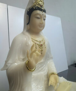 Alternative view of Tượng Quan Âm Bồ Tát Áo Trắng Dát Vàng Ngồi Tòa Sen Đế Mây Bột Đá