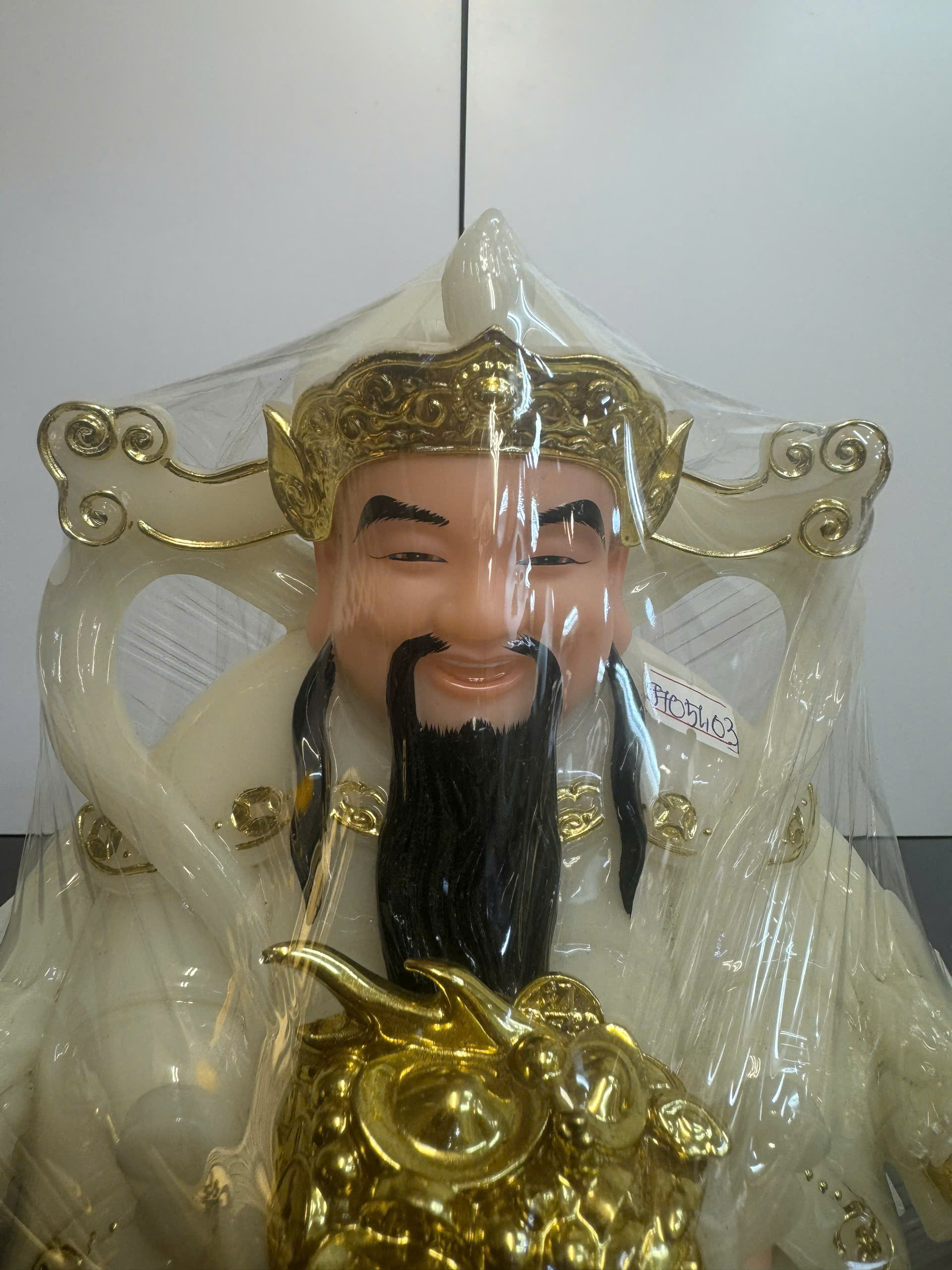 Thần Tài Trắng Ngọc Dát Vàng Ôm Vàng Thỏi Ngồi Ngai Bột Đá 12in (30cm) - Ảnh 3