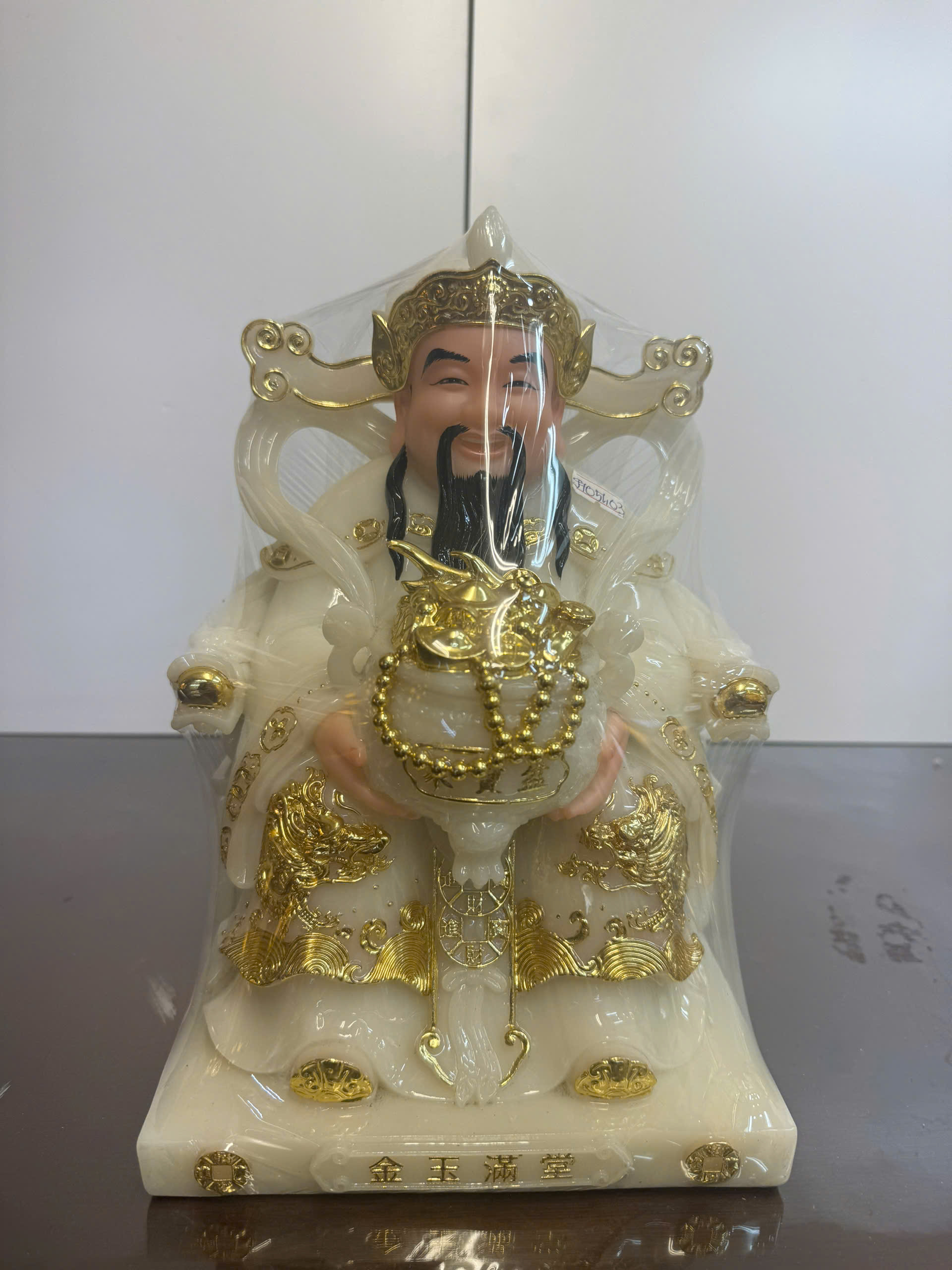 Thần Tài Trắng Ngọc Dát Vàng Ôm Vàng Thỏi Ngồi Ngai Bột Đá 12in (30cm)