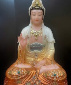 Tượng Quan Âm Bồ Tát áo cam ánh kim tòa sen bạc – cận cảnh chính diện