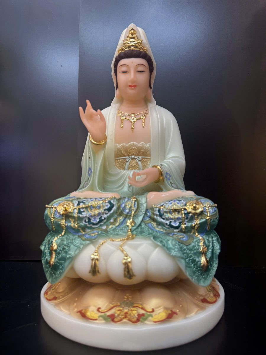 Tượng Quan Âm Bồ Tát áo gấm xanh ngồi tòa sen – toàn thân