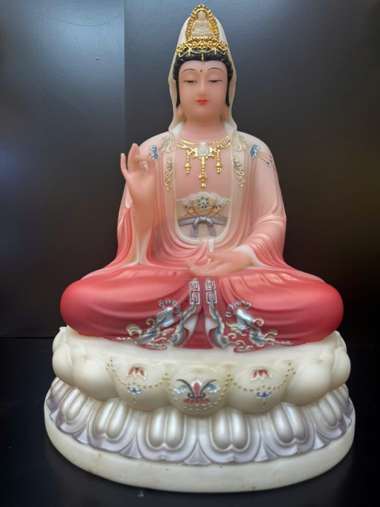 Tượng Quan Âm Bồ Tát áo hồng san hô ngồi tòa sen – toàn thân
