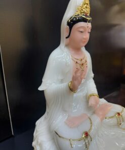 Tượng Quan Âm Bồ Tát áo trắng ngọc ngồi tòa sen – góc nghiêng phải