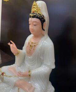 Tượng Quan Âm Bồ Tát áo trắng ngọc ngồi tòa sen – góc nghiêng trái