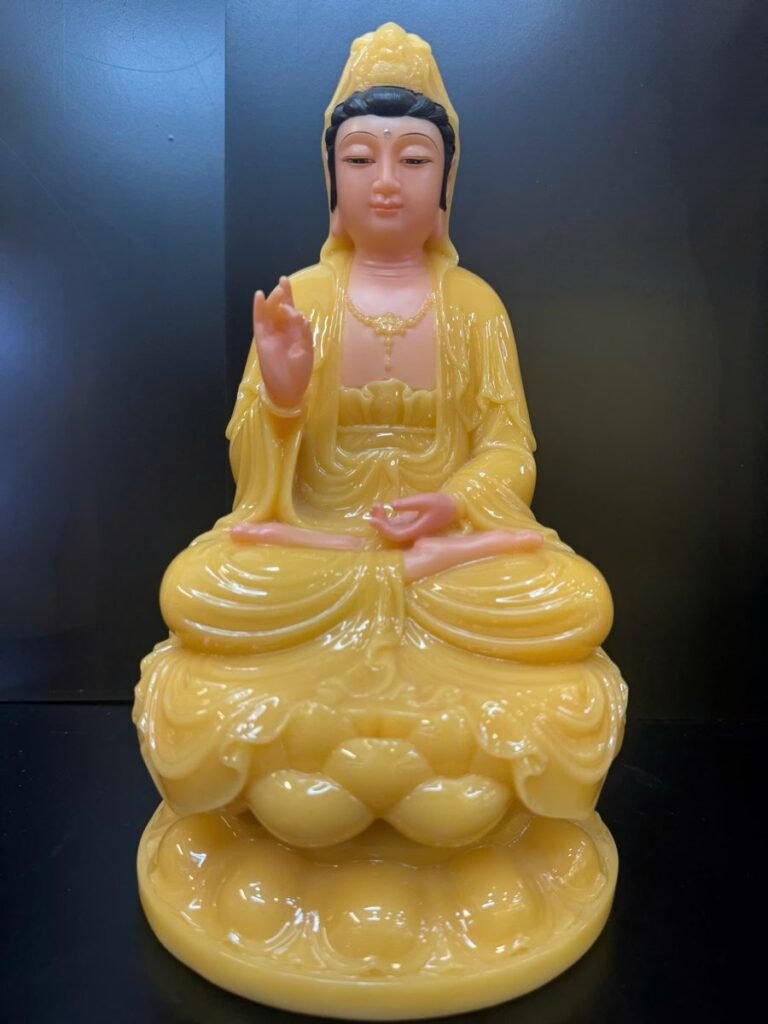 Tượng Quan Âm Bồ Tát áo vàng ngọc ngồi tòa sen – toàn thân