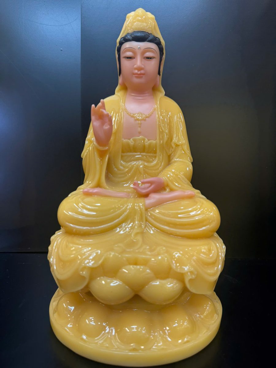 Tượng Quan Âm Bồ Tát áo vàng ngọc ngồi tòa sen – toàn thân